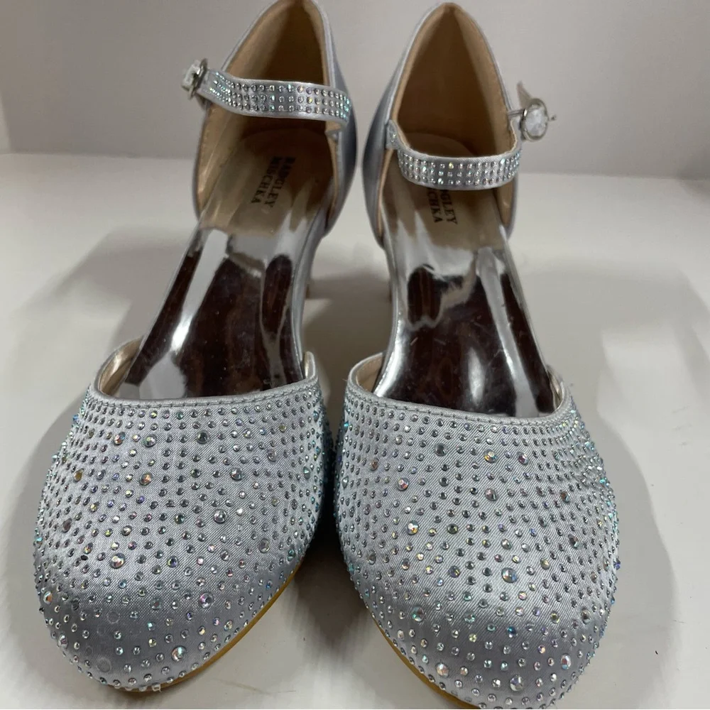 Badgley Mischka Silver Beaded Fabric Closed Toe Ankle Strap Heels Big Girls Sz 5